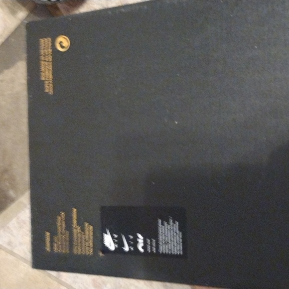 NWT Jordon 1 Low Youth Cleat size 4.5Y - Picture 9 of 9